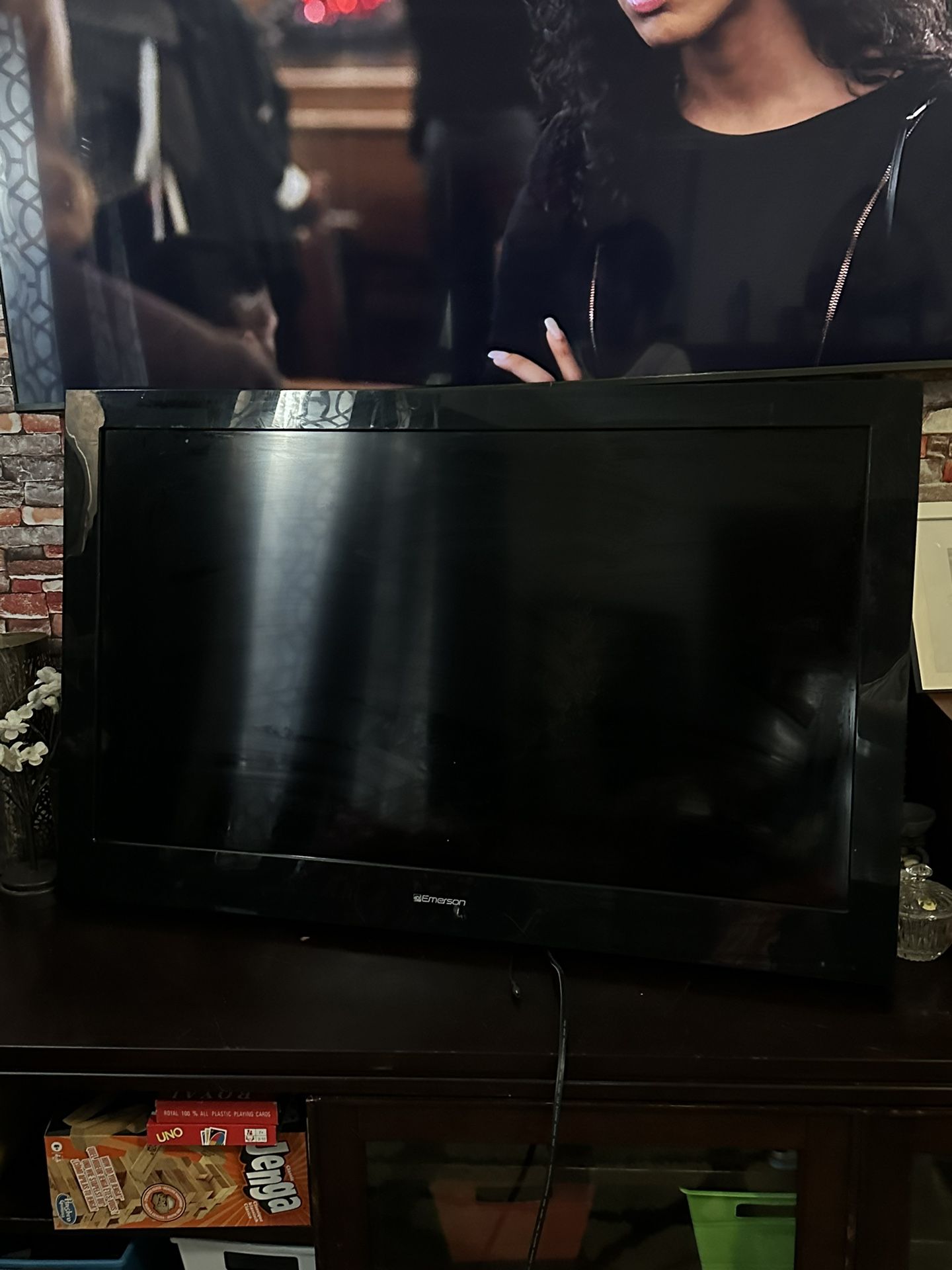 Emerson 40 Inch Flat Screen Tv