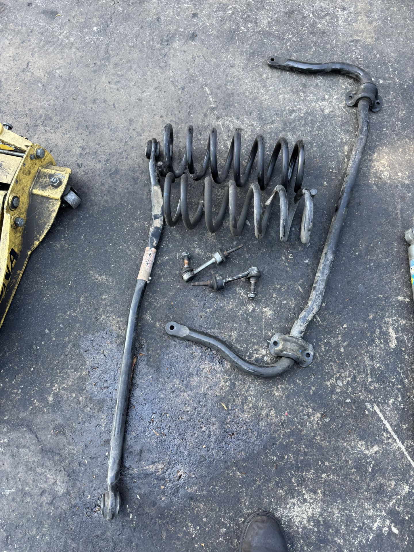 2022 Dodge Ram 2500 Front Sway Bar Track Bar And Coil Spring