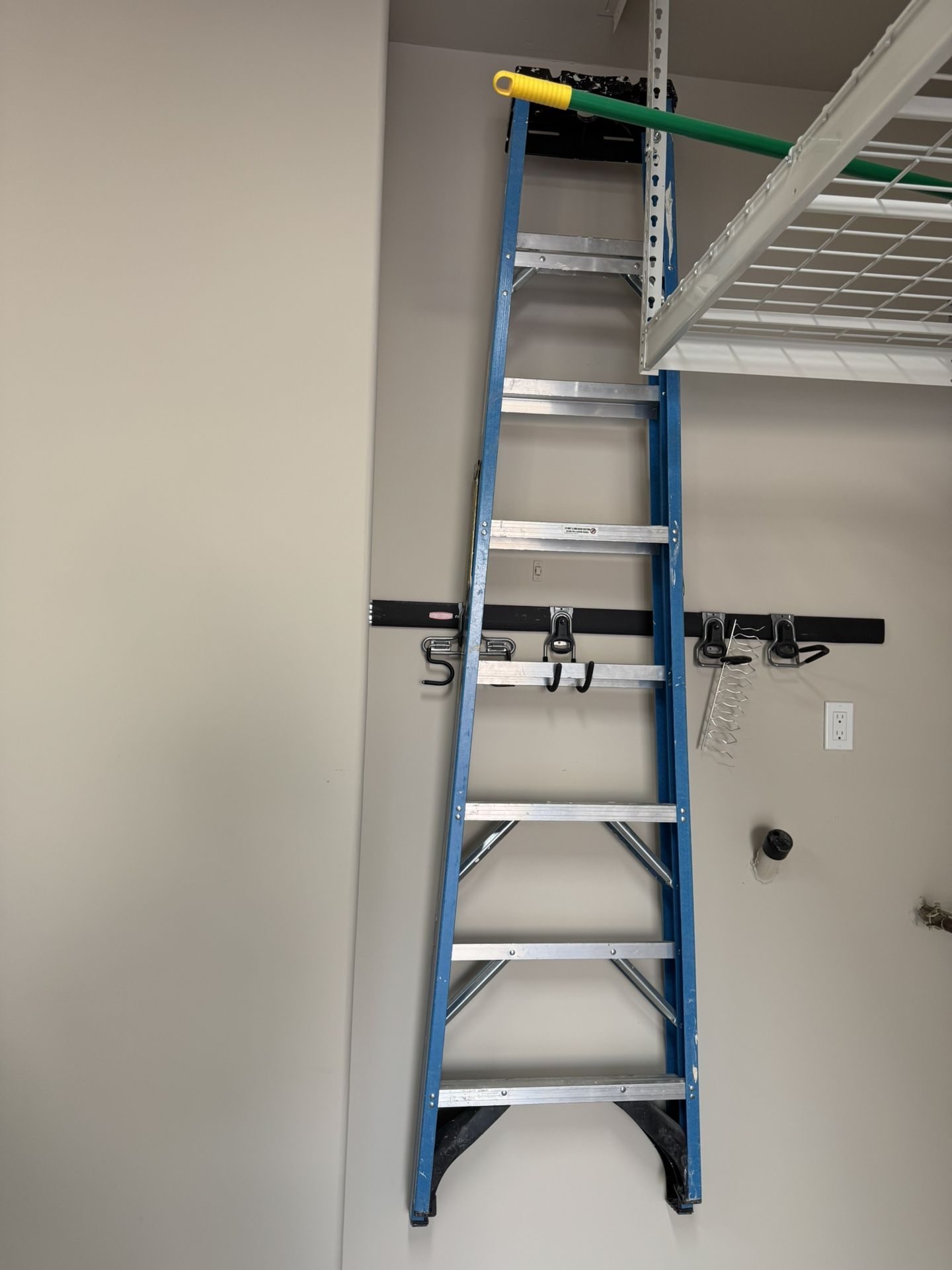8’ Ladder Werner 250 Lb Type I