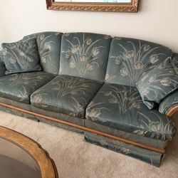 Free Sofa Set