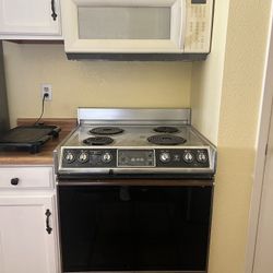 Stove And Microwave 