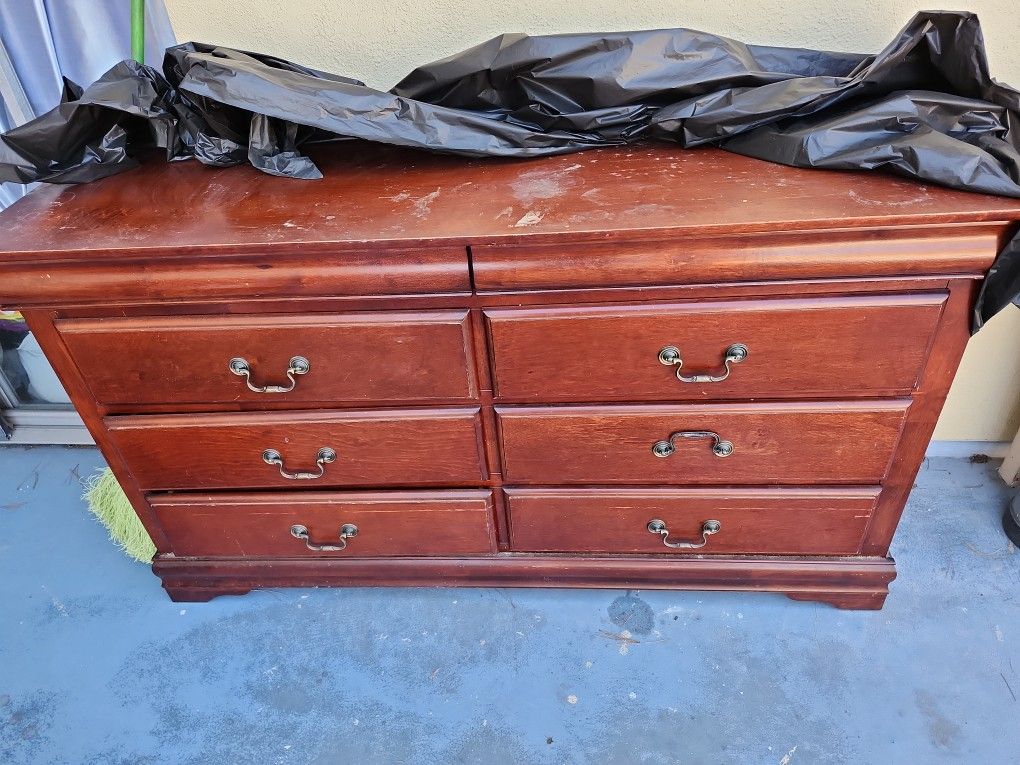 Dresser