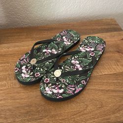 White House Black Market Sandal Flip Flop Shoe New 9