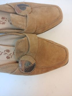 Sofft Sz 7 M Tan Leather Kitten Heel Mules Slip On