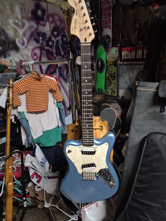 Squier Fender Guitar Backward Headstock