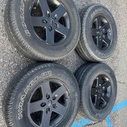 17” Jeep Gladiator Wrangler Grand Cherokee We Finance Set Wheels Rims Tires 