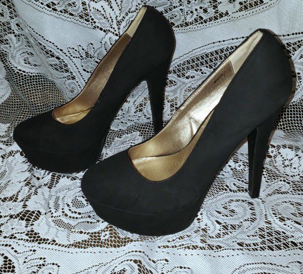 Black pumps 5.5 heels sz 7