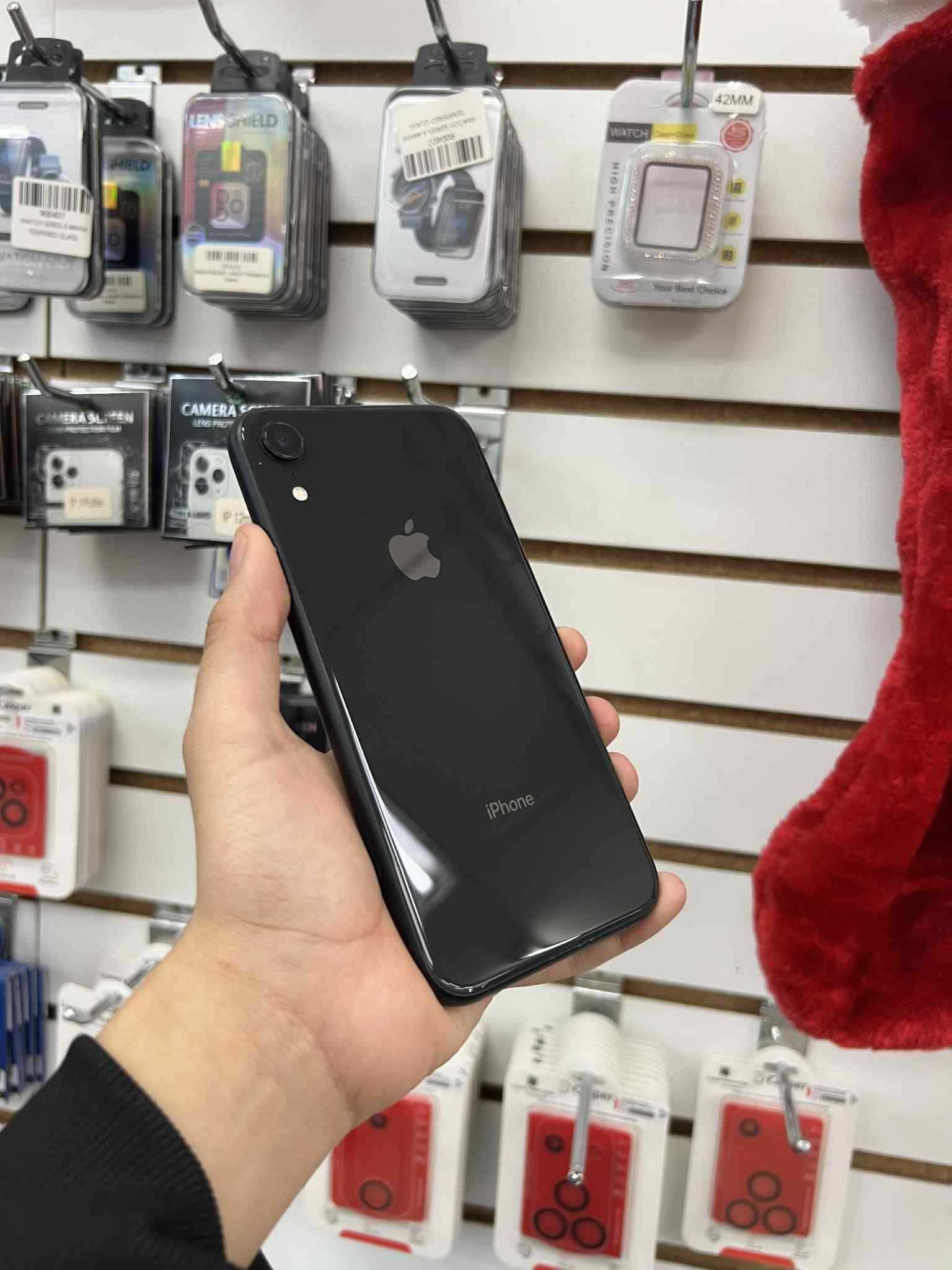 iPhone XR 64GB UNLOCKED