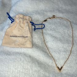 Louis Vuitton Essential V Necklace