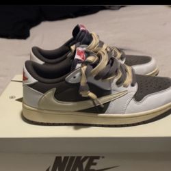 Travis  Scott Dunks Low Jordon 1s