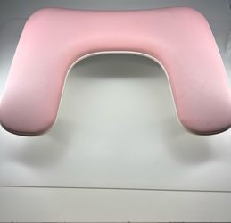 Adjustable nail arm rest