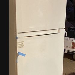 Magic Chef 10.1 cu. ft. Top Freezer Refrigerator in White