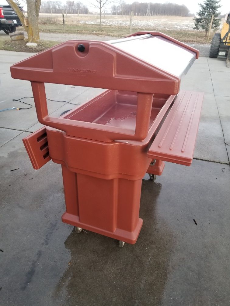 Salad bar / cold bar / hold your cool drinks