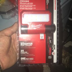 Milwaukee Rover Red Lithium 3.0 Flood Light 
