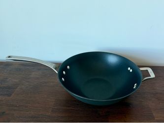 Wok with cover - Calphalon signature hard anodized nonstick