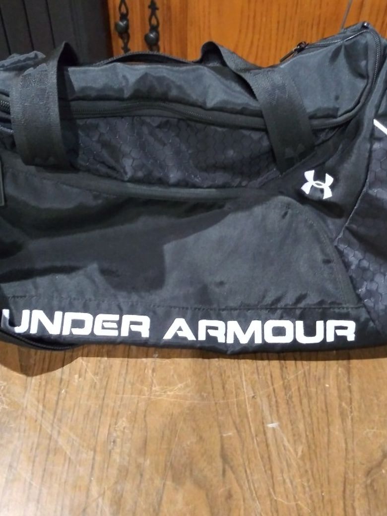 UNDER ARMOUR DUFFLE BAG