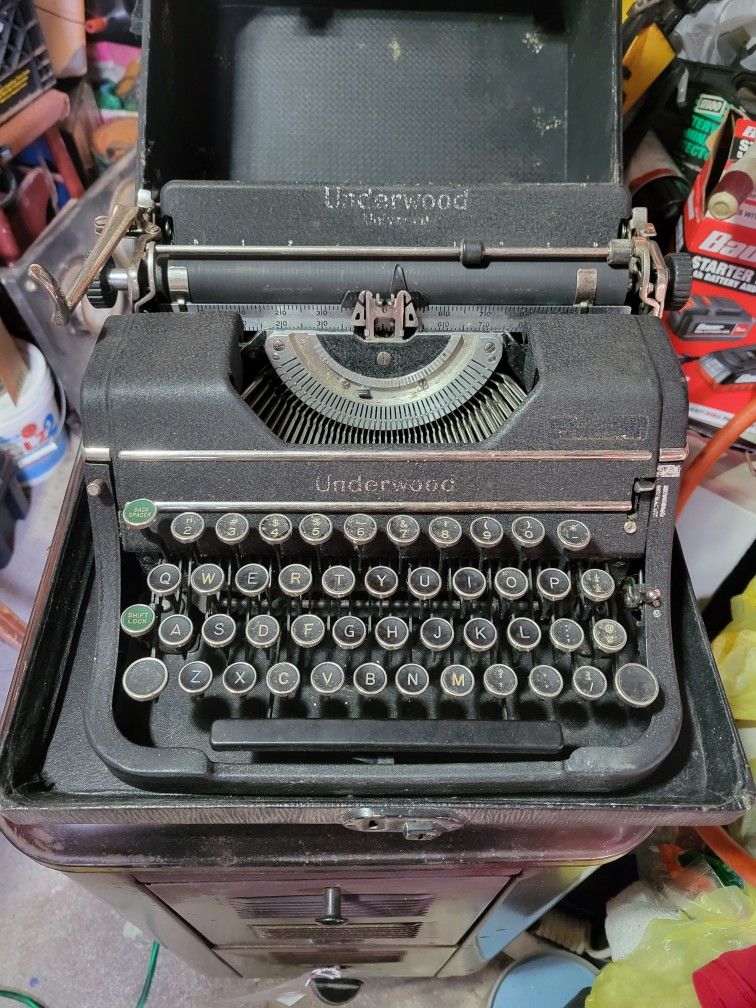 Antique Type Wrighter Underwood