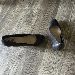 Black Signature Shoes Size 9