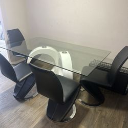 Black & White Dining Room Table 
