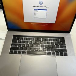 MacBook Pro 15" Graphite (2017) Intel Core i7, 1TB SSD