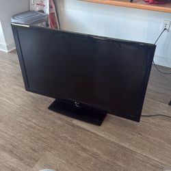 LG 32” Flatscreen Living Room TV