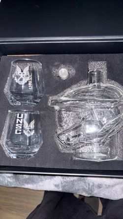 Master chief whiskey container and two glasses