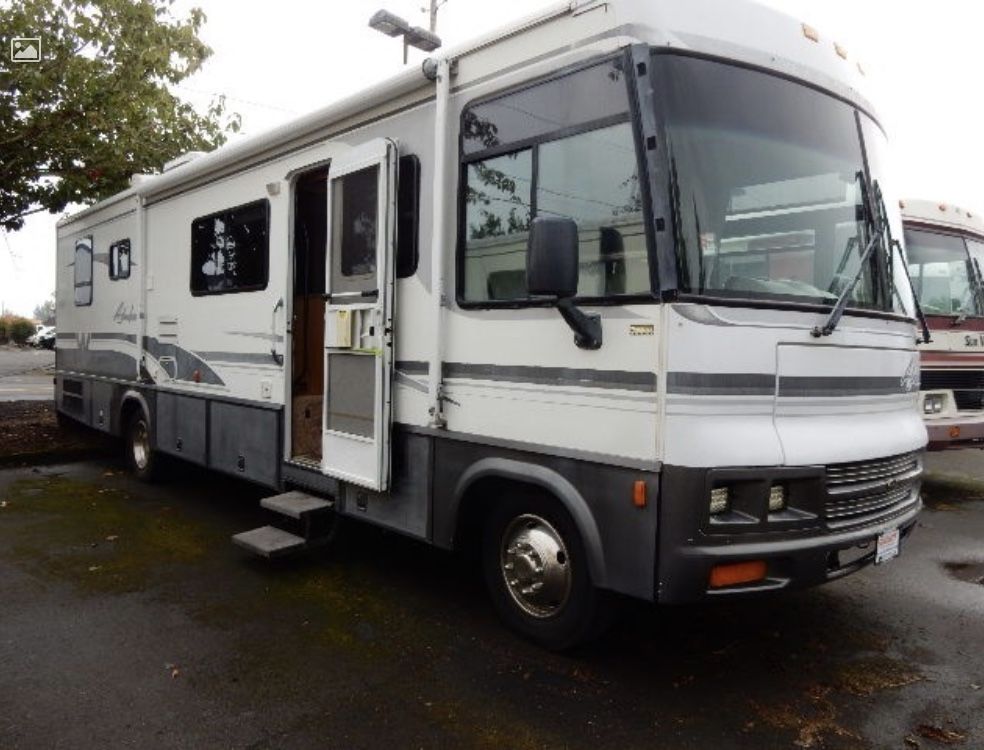 2000 Winnebago Adventurer