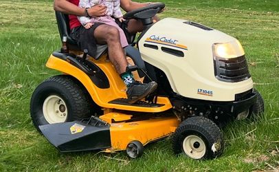 Cub cadet lawnmower