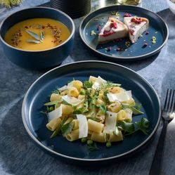 Gibson 18 Piece Dinnerware Set