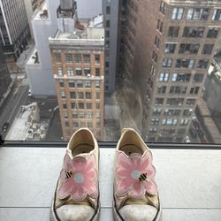 Converse Kids Toddler Size 8 Flower Bee Shoes sneakers