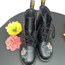 De.Marten’s Lace Up Boots