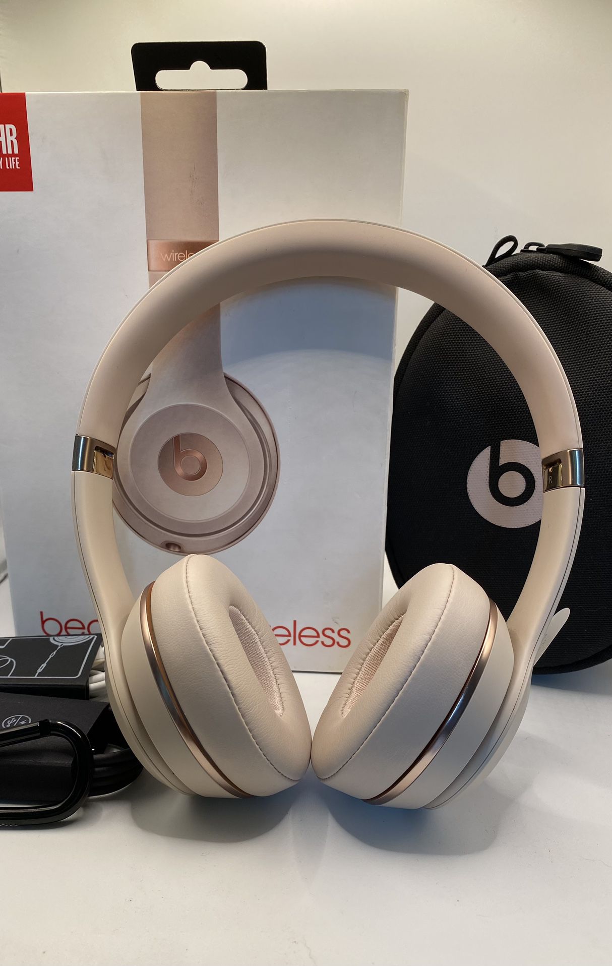 afrikansk Litteratur Skrive ud (Authentic) Matte Gold Beats Solo 3 Bluetooth Wireless Headphones With Box  #1829 for Sale in Orlando, FL - OfferUp