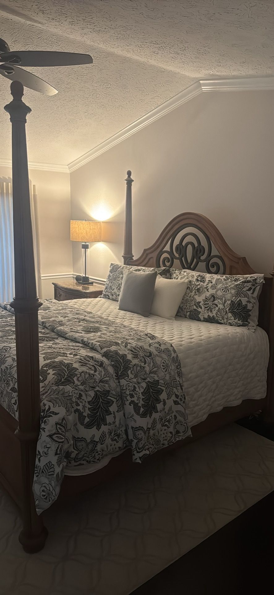 Thomasville Villa Soleil Six Piece Bedroom Set