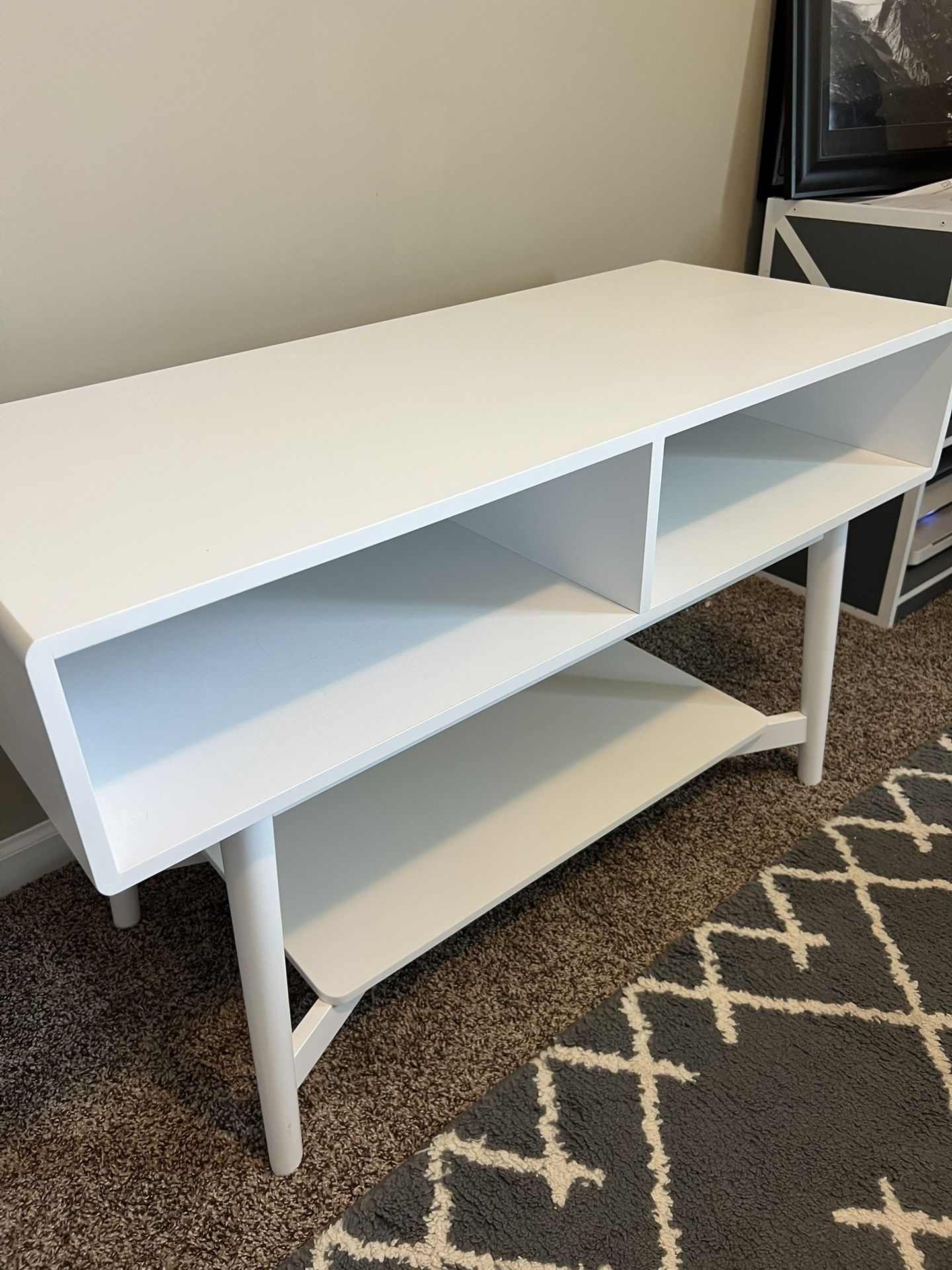 Modern Design Table/Entertainment Stand