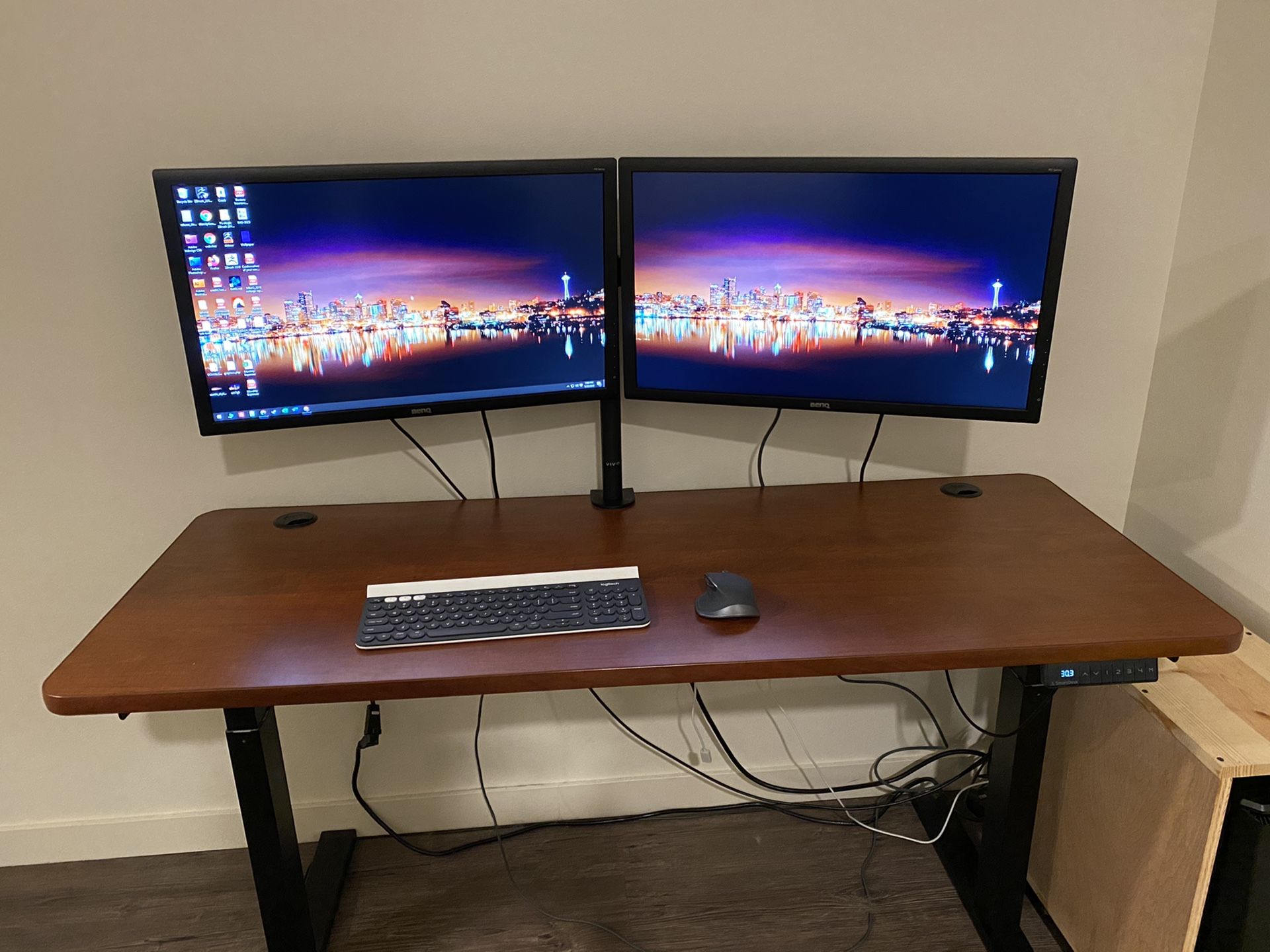 **SALE PENDING PICK UP 5/27/20** Autonomous SmartDesk 2 Premium sit stand desk