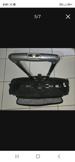 Delsey rolling garment bag 25"x19"x9", all zippers,telescopic handle and wheels work perfectly. $3 69.000