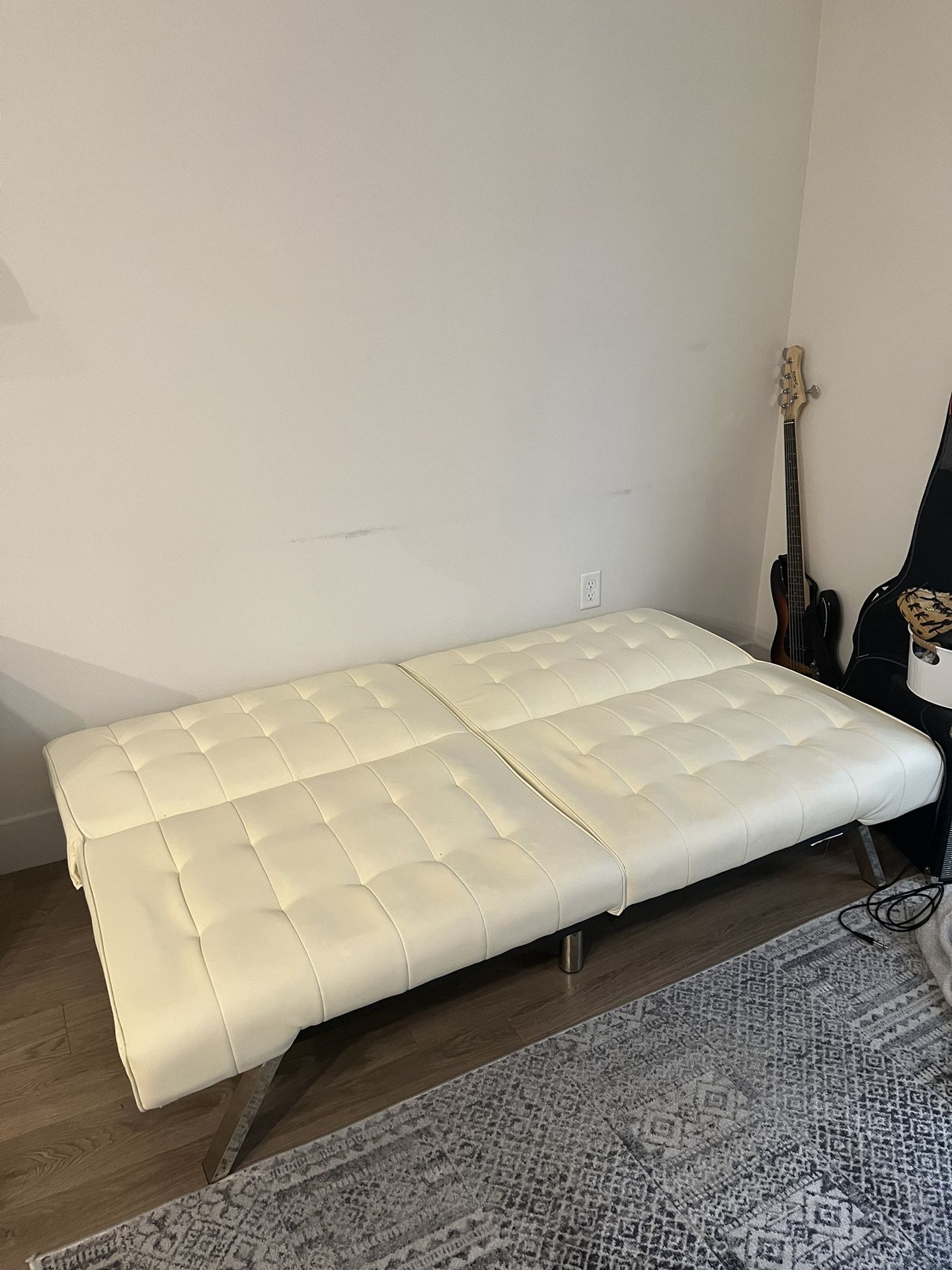 White Couch That Turns Into A Bed