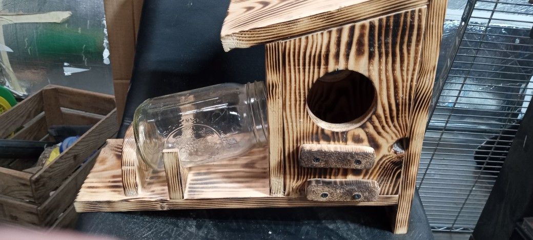 Squirrel Jar Feeder\Condo