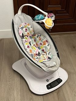 4moms MamaRoo 4 Multi-MotionTM Baby Swing with 5 Unique Motions