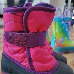 Girl Size 7 Snow Boot