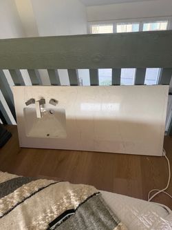 Engineered quartz vanity top