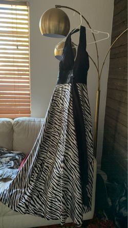 La femme zebra halter top dress size 6
