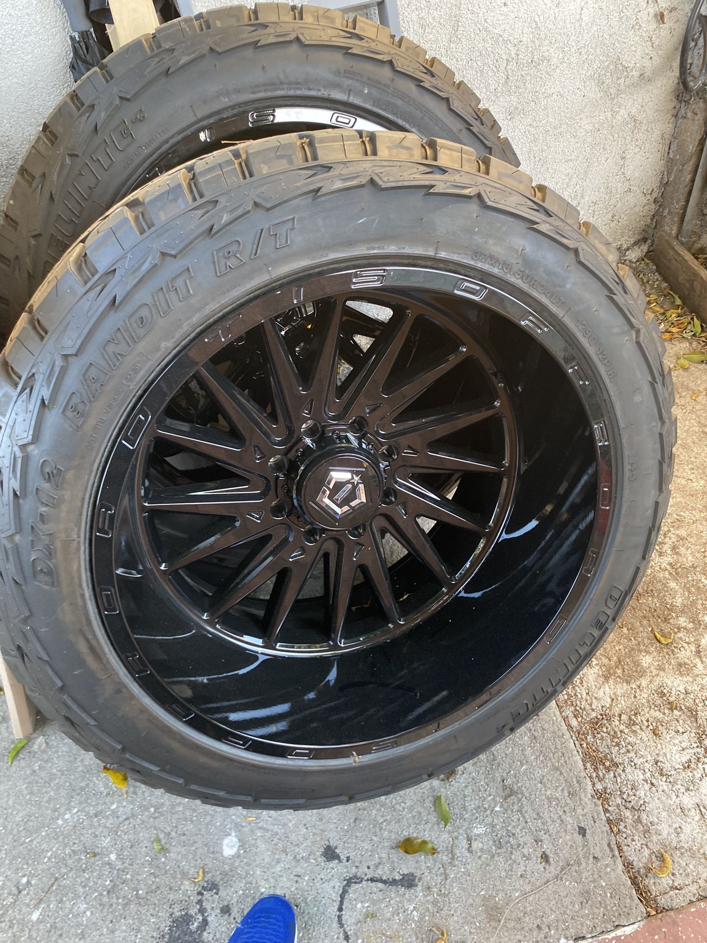 TIS 547B Wheels And Tires