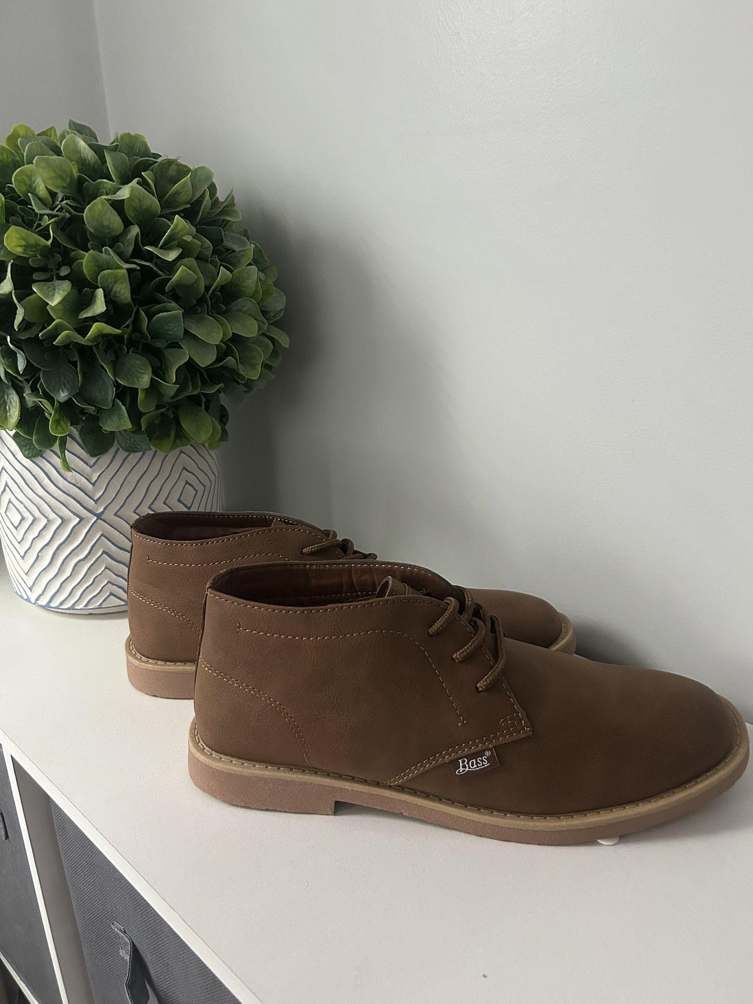 Bass authentic brand-new men's brown lace up ankle boot, color brown, size 8