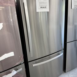 33 Inches Wide Bottom Freezer Refrigerator With Ice Maker 