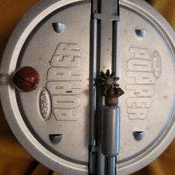 Vintage crank popcorn popper,excellent condition
