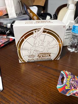 Pokémon Sword & Shield Brilliant Stars Elite Trainer Box