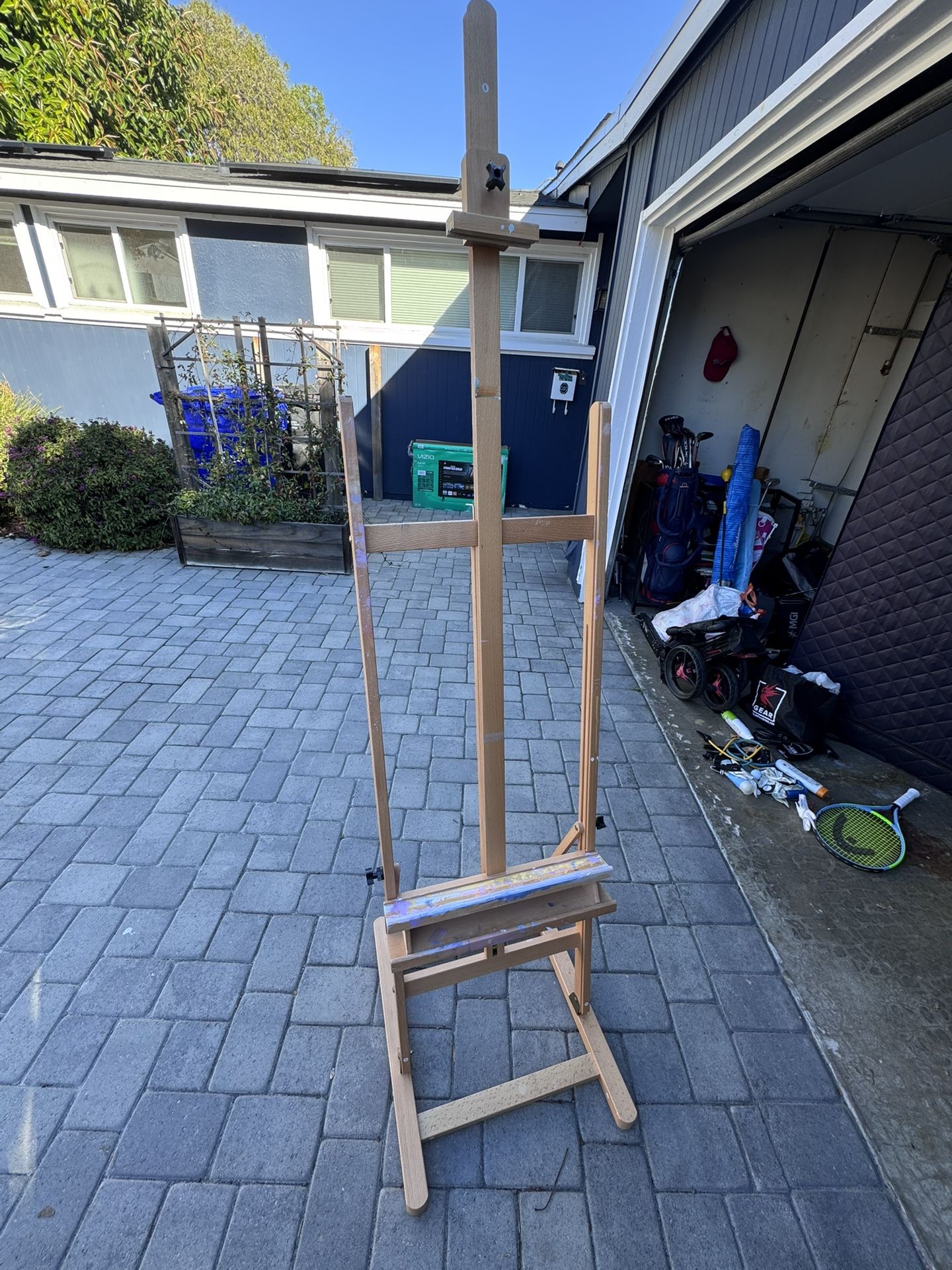 Easel 