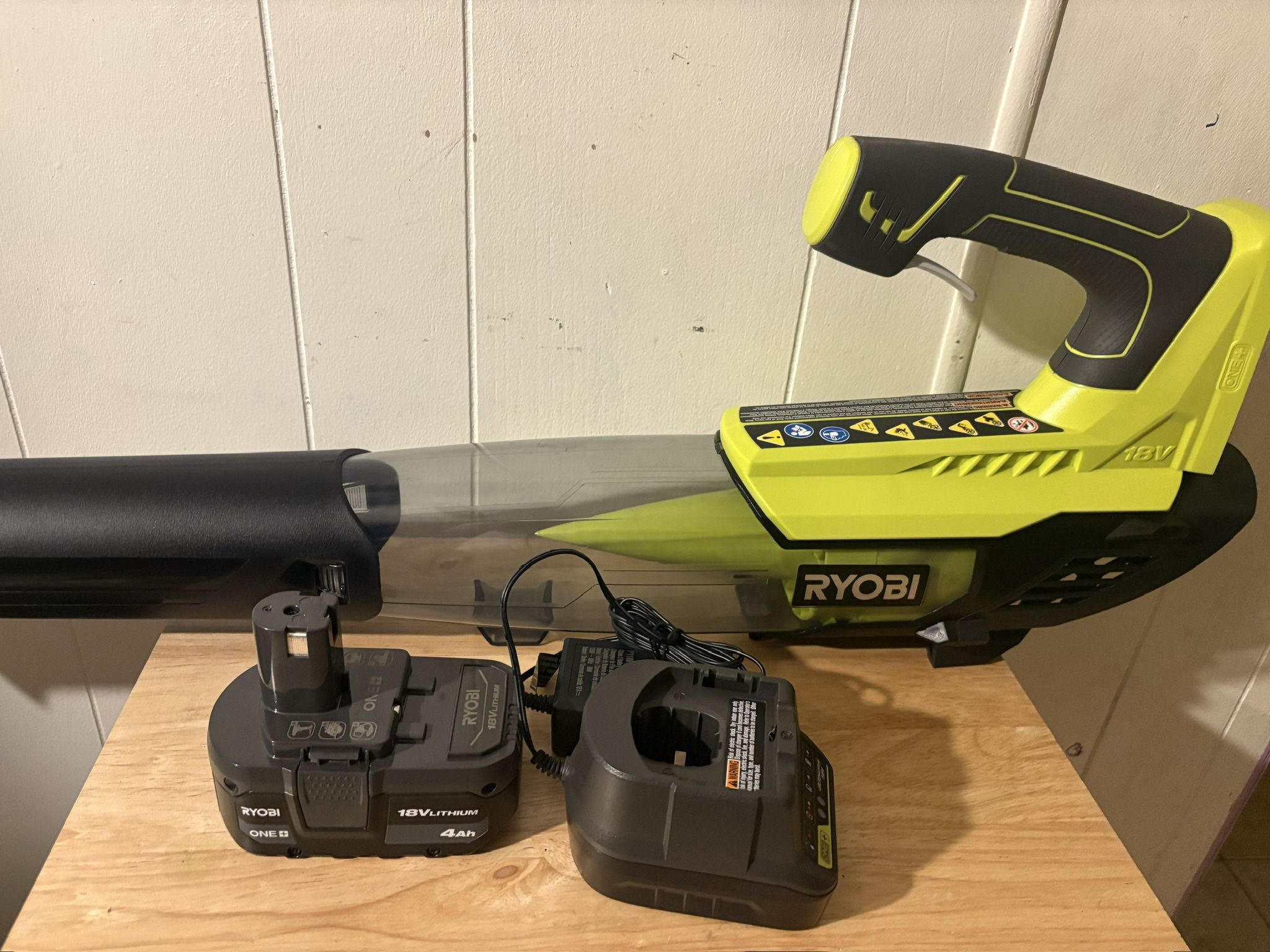 RYOBI P21081VNM 280 CFM 18V Cordless Leaf Blower w/ 4.0 AH Battery And Charger
