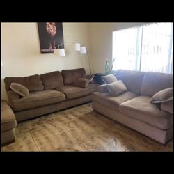 4 Piece Couch Set / Living Room